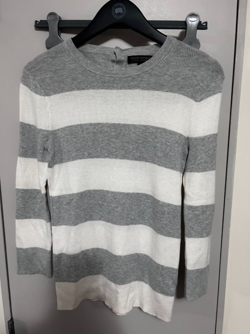Banana Republic Gray White Striped Sweater Cotton Cashmere Crew Neck Snap Back